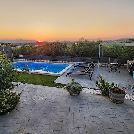 Villa Sheila With Private Pool Roumelí エクステリア 写真