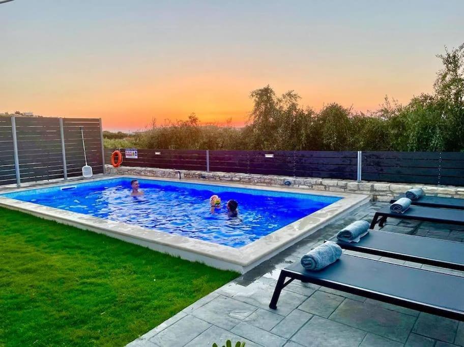 Villa Sheila With Private Pool Roumelí エクステリア 写真