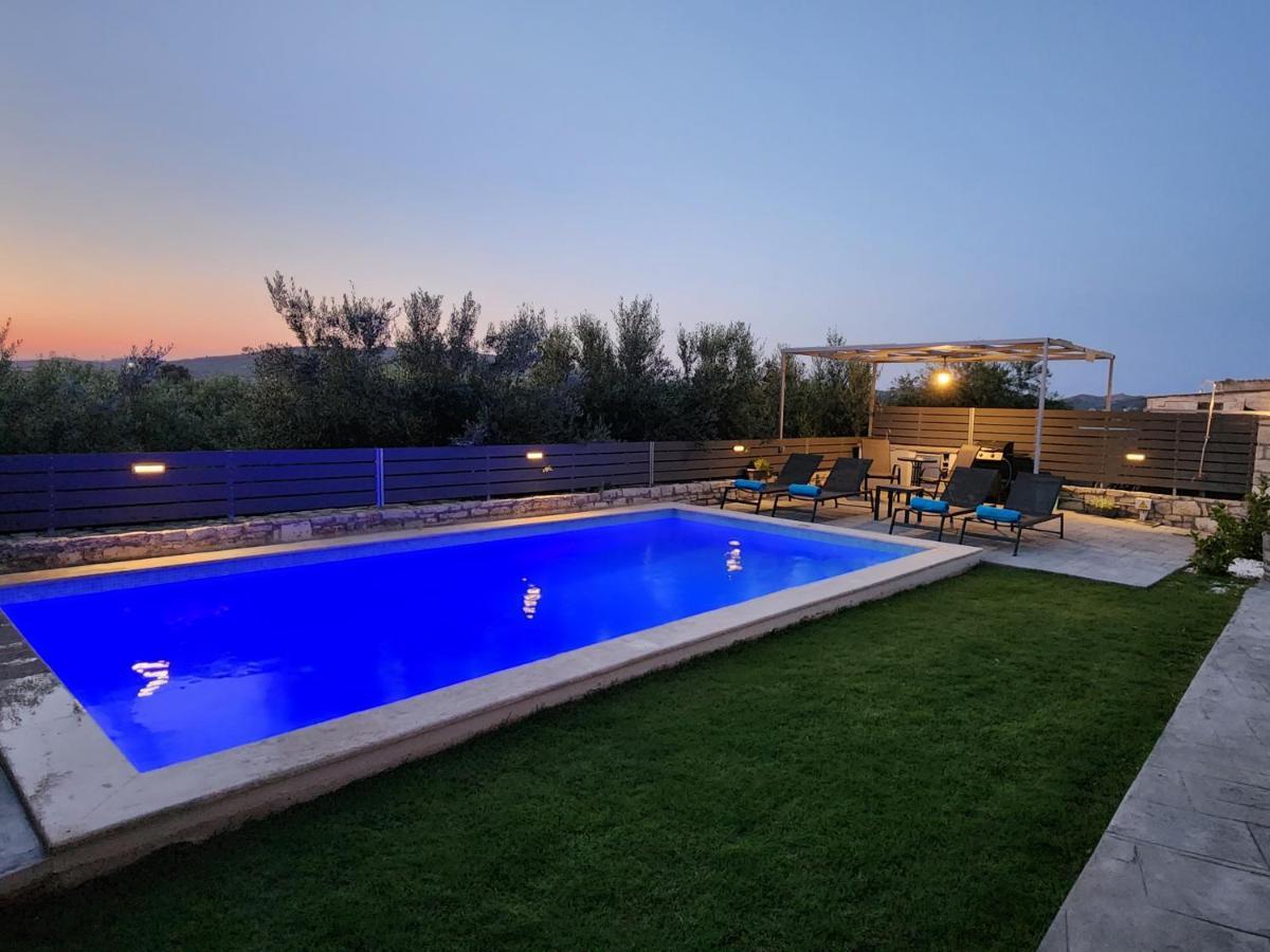 Villa Sheila With Private Pool Roumelí エクステリア 写真